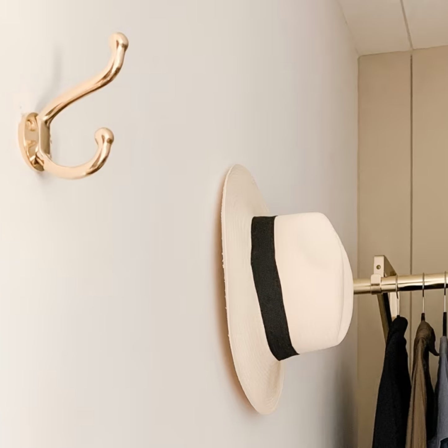 Patère traditionnelle en laiton