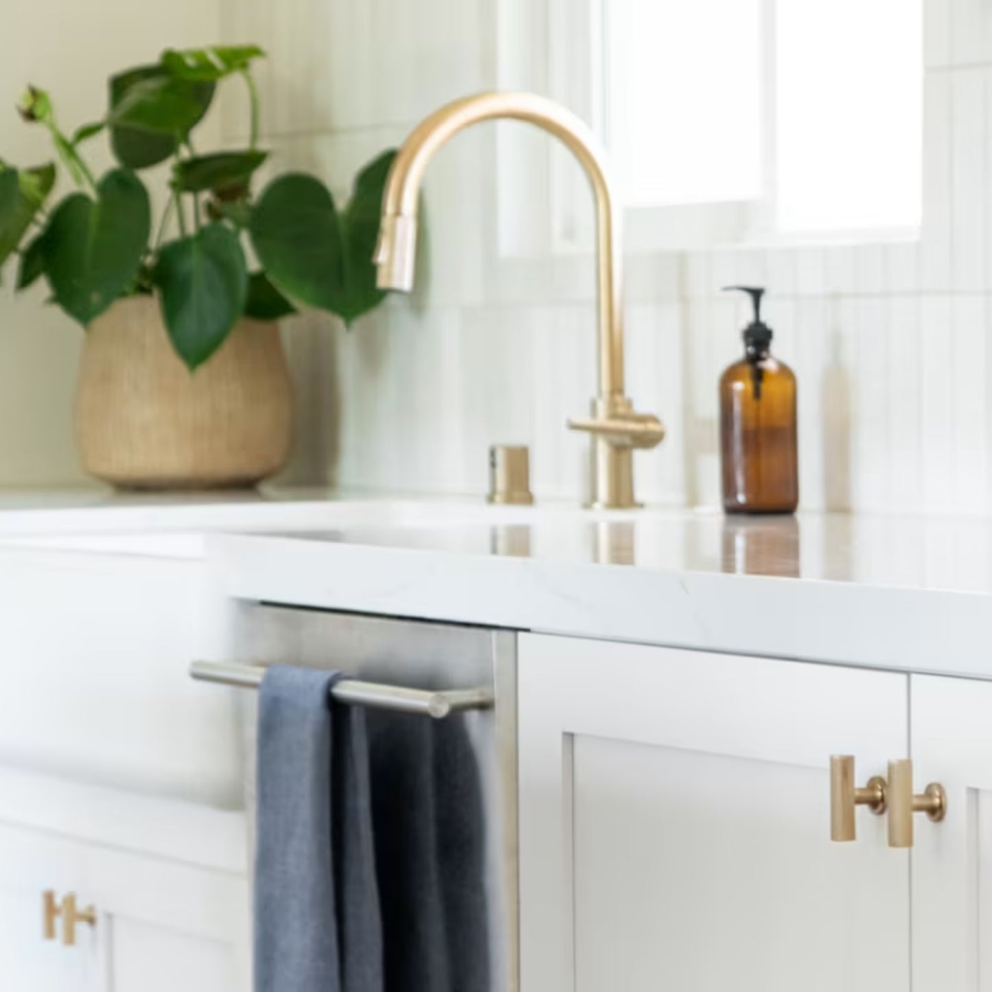 Freestone Cabinet T-Knob