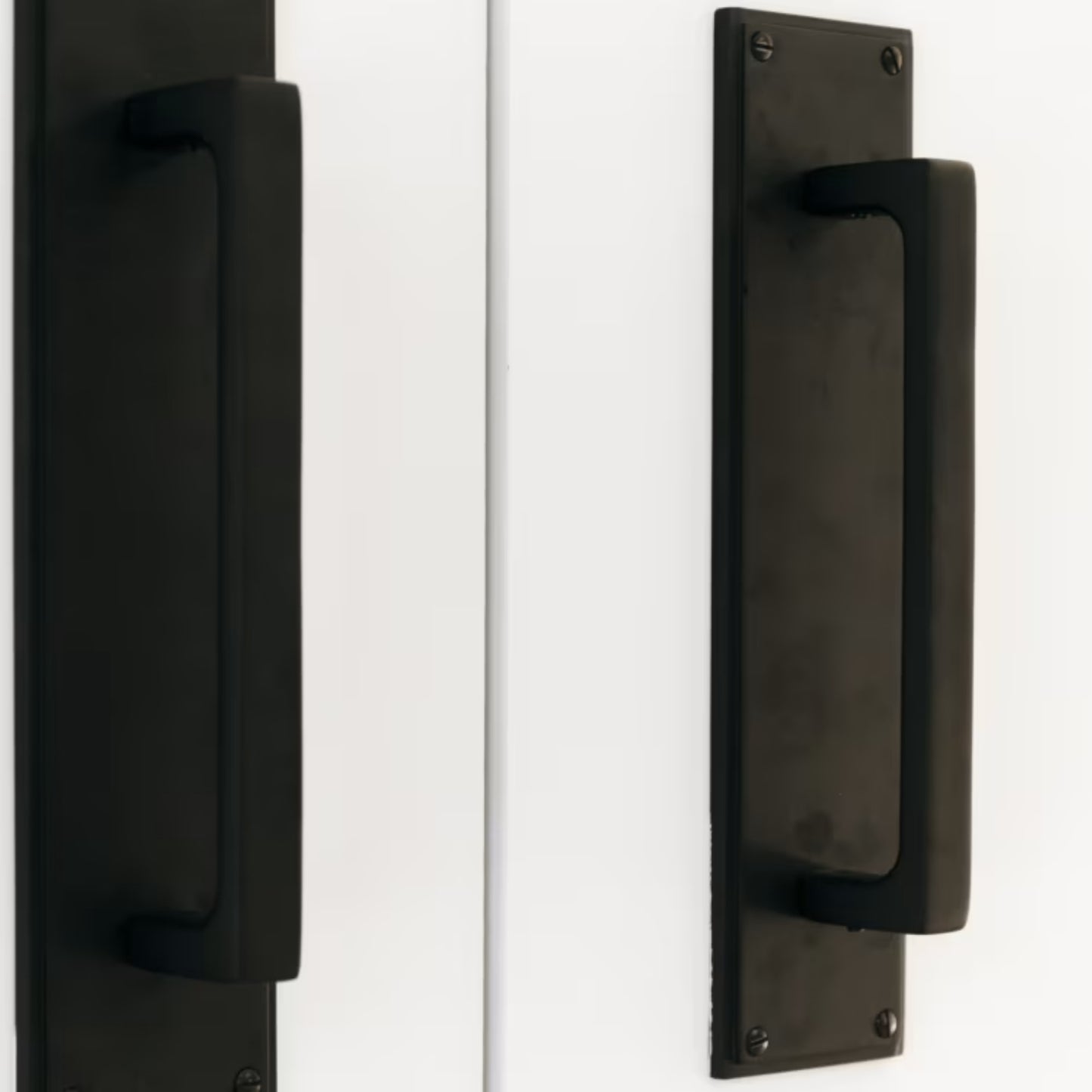 Modern Pull Plate